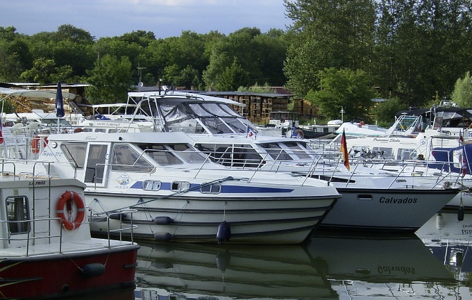 Im Yachthafen von Savoyeux . . .