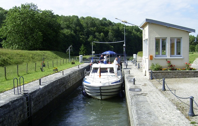 Schleuse Nr. 10 bei Soing . . .