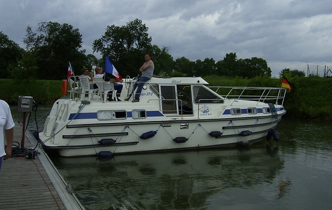 . . . im Hafen von Pontailler-sur-Sane.