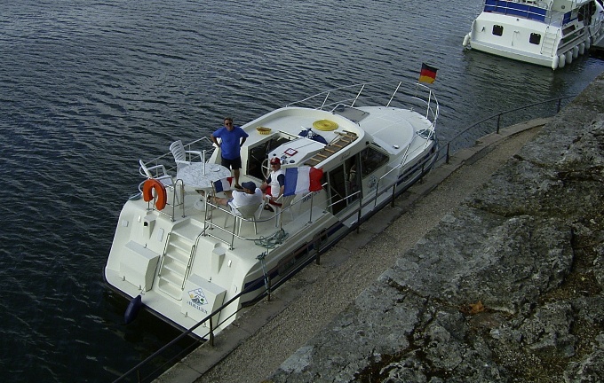 . . . an der Kaimauer in Auxonne.